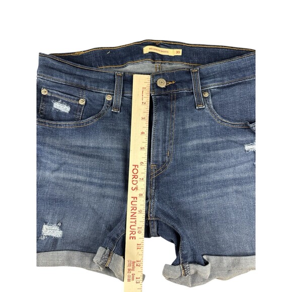 Levi’s Mid Length Denim Super Soft Short Size 30 Women’s Medium Wash Cuffed - Picture 5 of 7